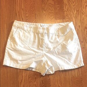 LOFT Women's Classic White Bermudas‎